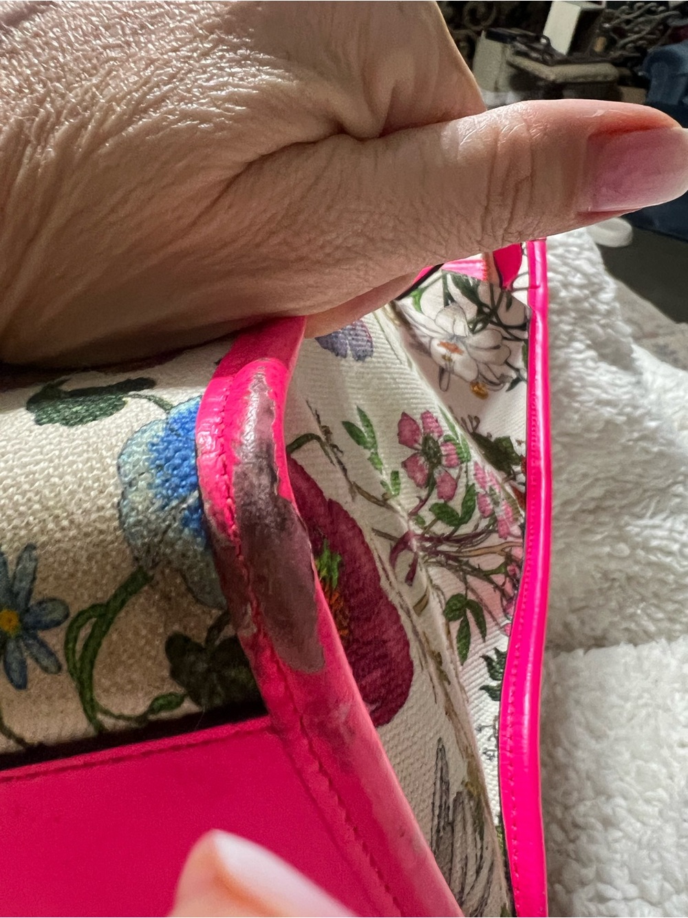 Authentic Gucci Floral Canvas Tote with Hot Pink Trim - Picture 8 of 13